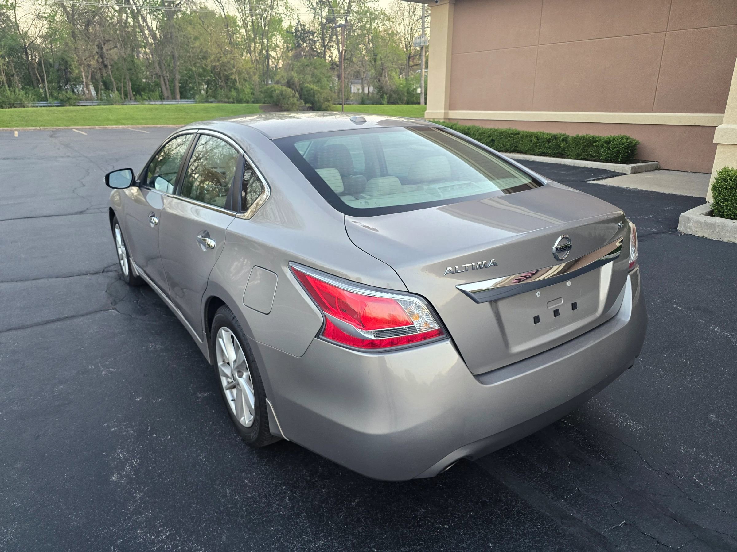 Used 2015 Nissan Altima 2.5 SL w/ Technology Package FWD image 7