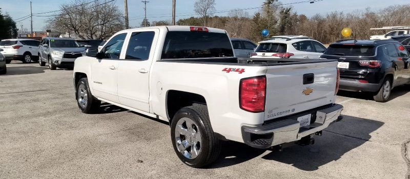 Used 2018 Chevrolet Silverado 1500 LT w/ LT Eassist Package image 3