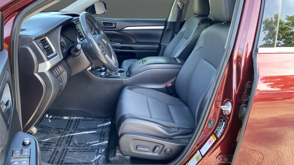 Used 2016 Toyota Highlander Plus AWD/4WD image 9