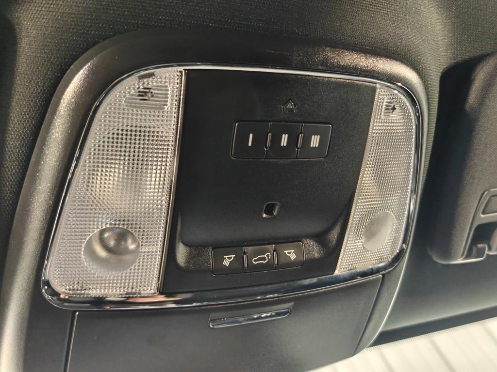 Used 2019 Jeep Grand Cherokee Altitude AWD/4WD image 10