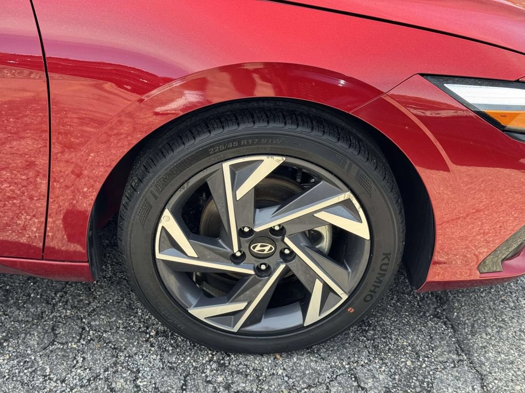 Certified 2025 Hyundai Elantra Limited FWD image 6