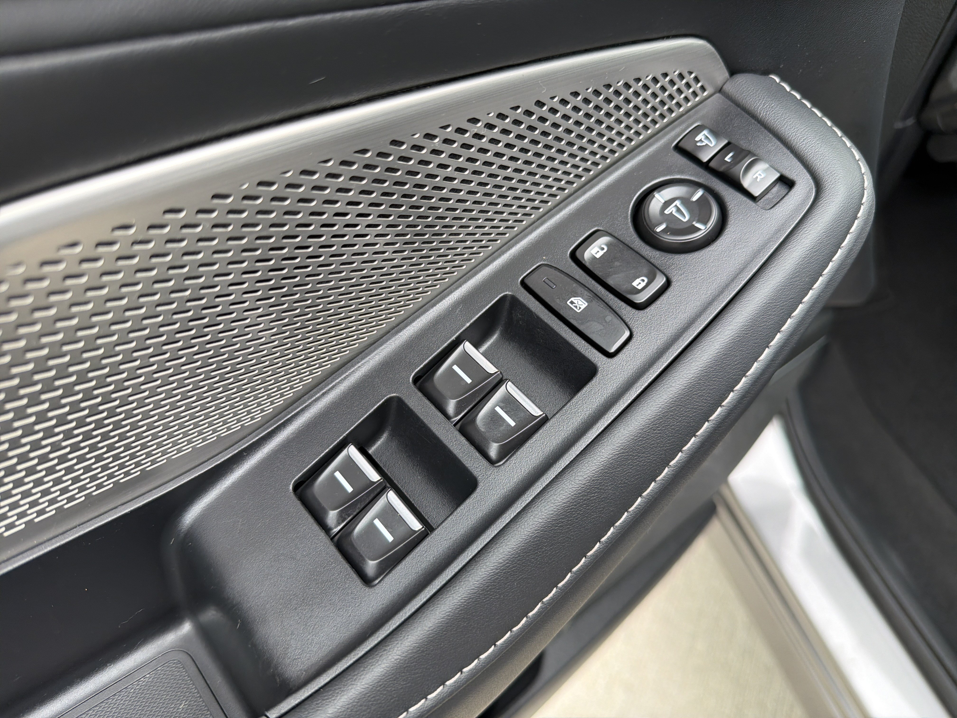 Certified 2023 Acura MDX SH-AWD w/ Technology Package image 15