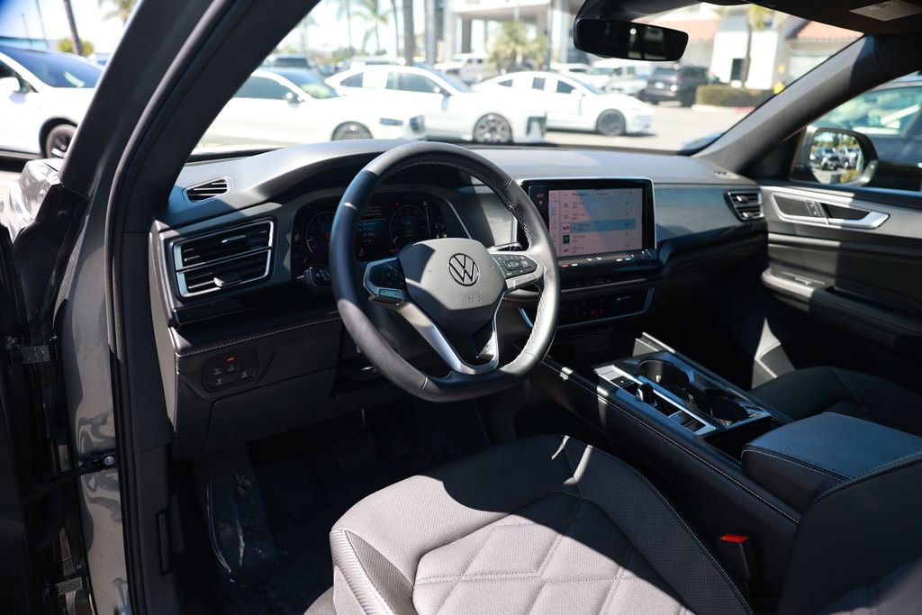 Used 2024 Volkswagen Atlas Cross Sport SE FWD image 16