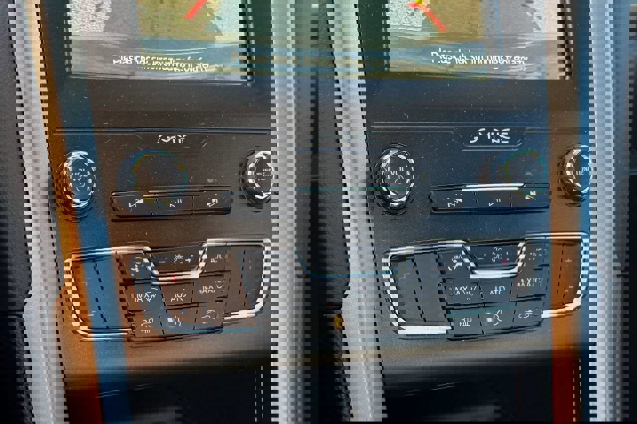 Used 2020 Ford Fusion SE image 28