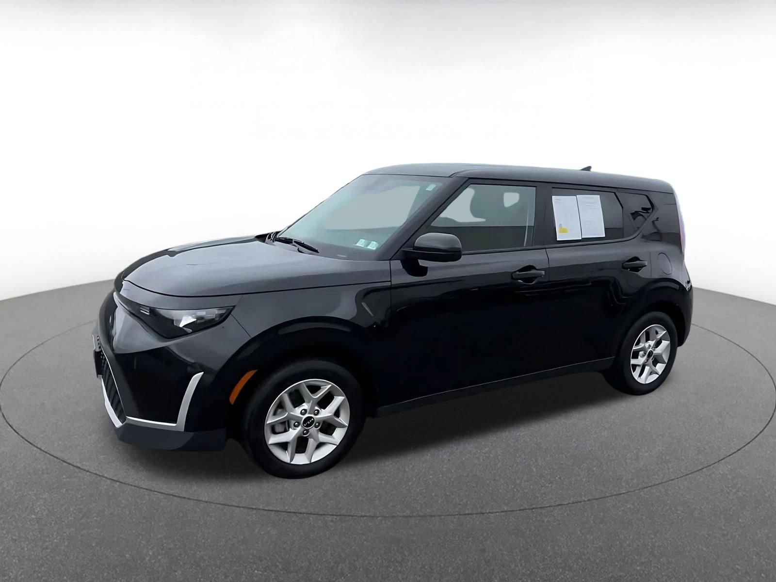 Used 2025 Kia Soul LX w/ LX Technology Package FWD image 7