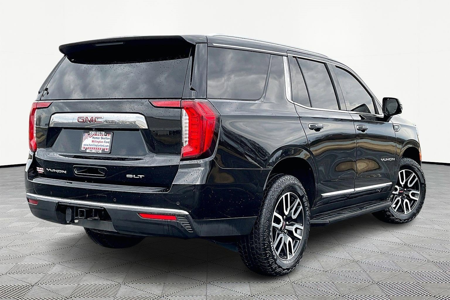 Used 2024 GMC Yukon SLT w/ SLT Luxury Package image 11