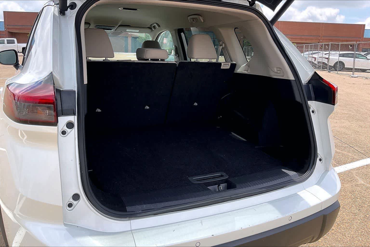 Used 2025 Nissan Rogue SV AWD/4WD image 17