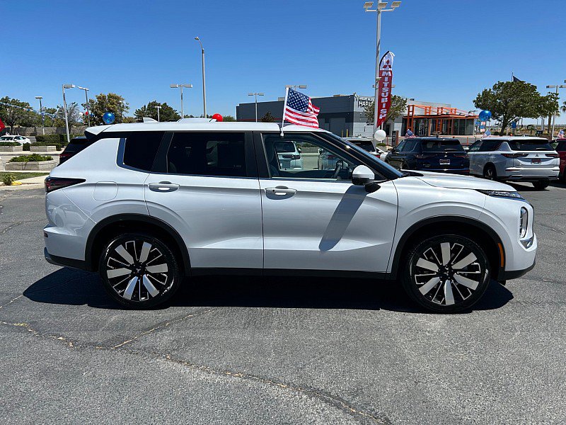 New 2026 Mitsubishi Outlander SE FWD image 11