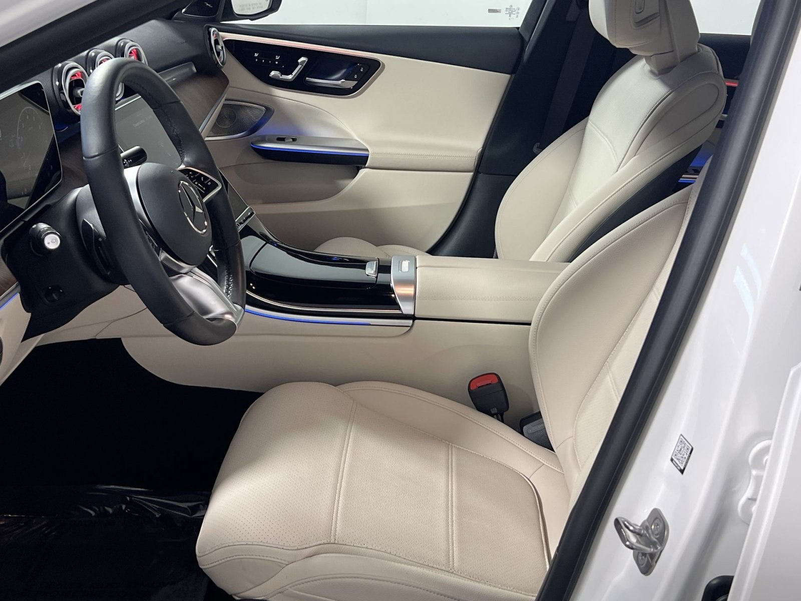 Used 2025 Mercedes-Benz C 300 4MATIC Sedan image 14