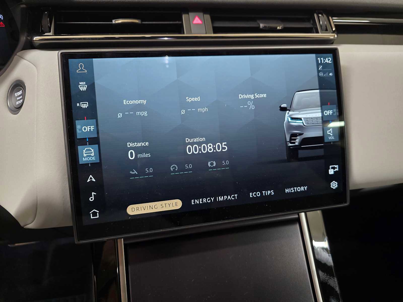 New 2026 Land Rover Range Rover Velar Dynamic SE image 30