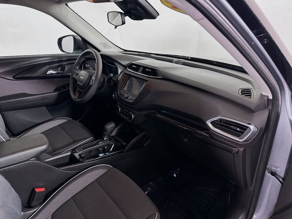 Used 2022 Chevrolet TrailBlazer LT AWD/4WD image 36