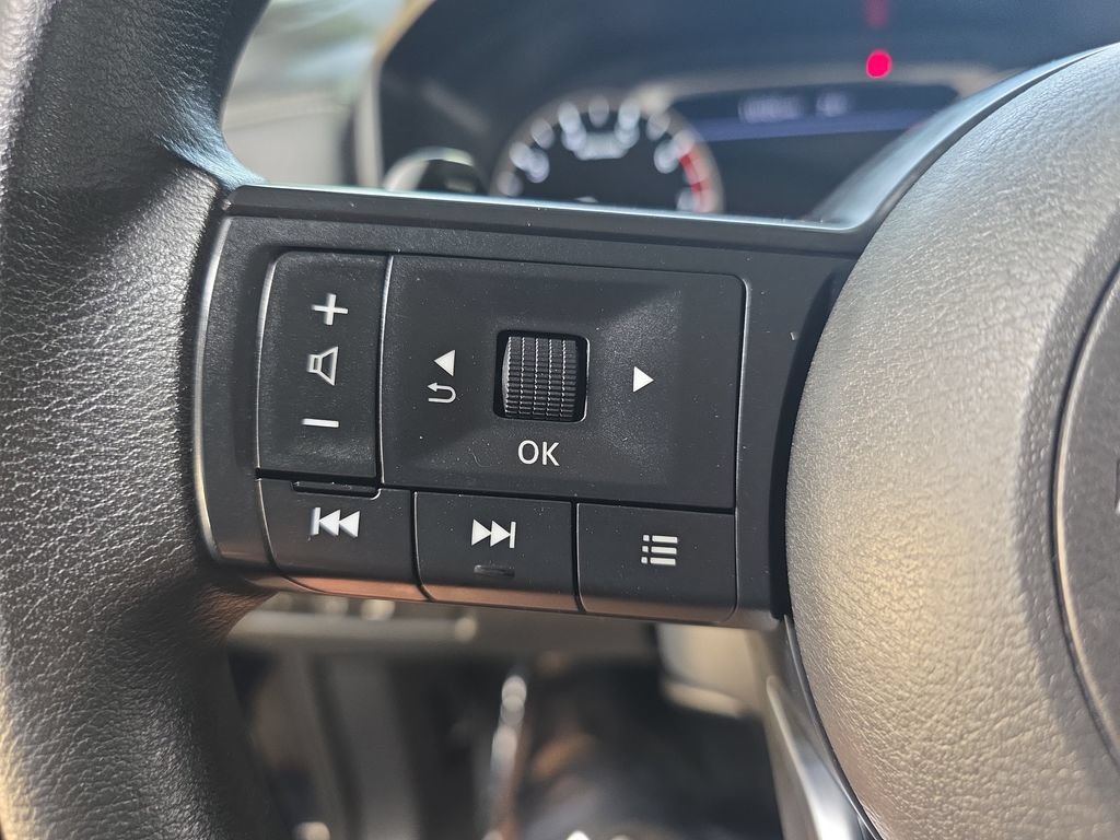 Used 2024 Nissan Rogue SV AWD/4WD image 16