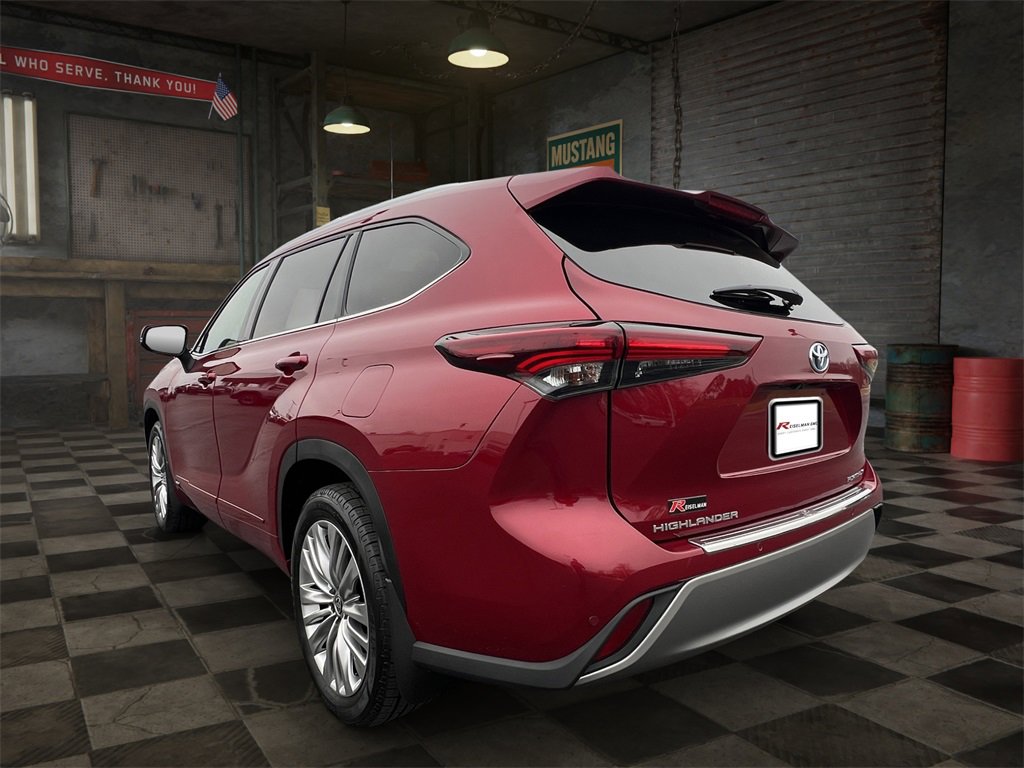 Used 2024 Toyota Highlander Platinum image 5