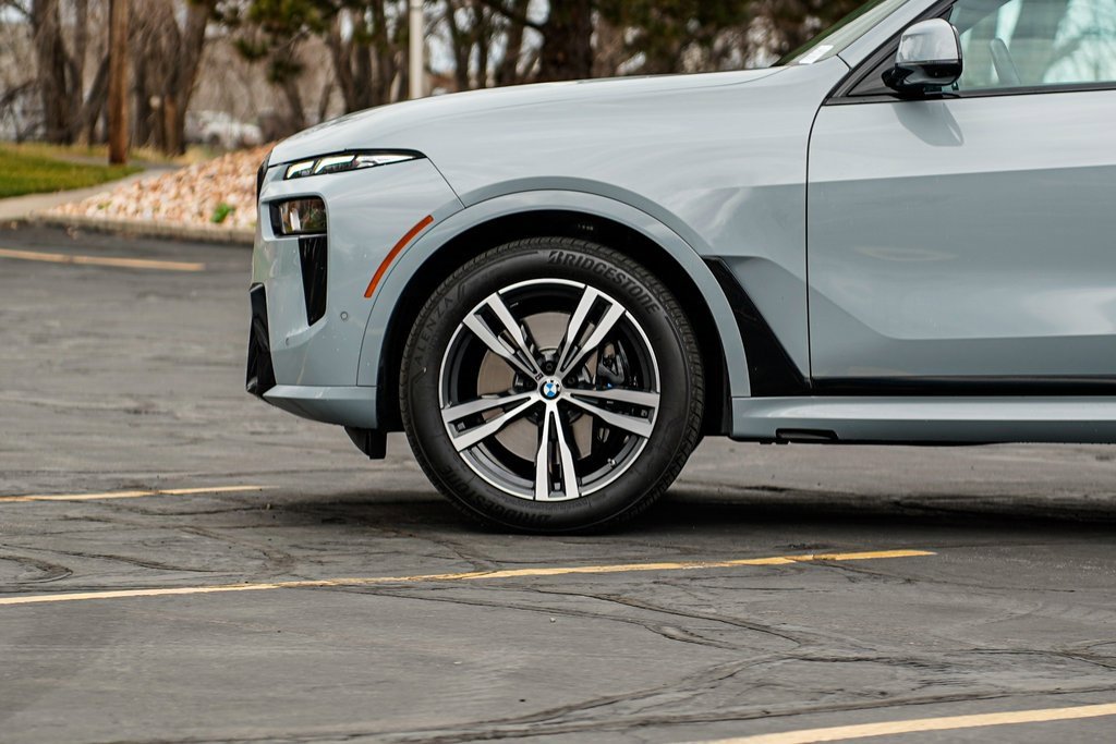 Used 2025 BMW X7 xDrive40i w/ M Sport Package image 8