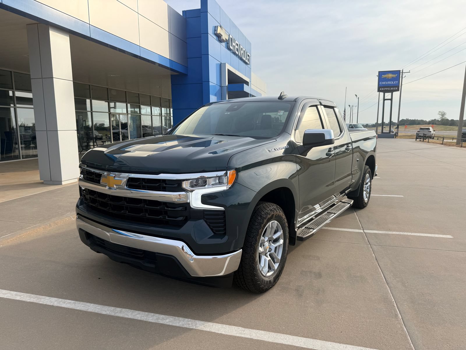 Used 2025 Chevrolet Silverado 1500 LT RWD image 2