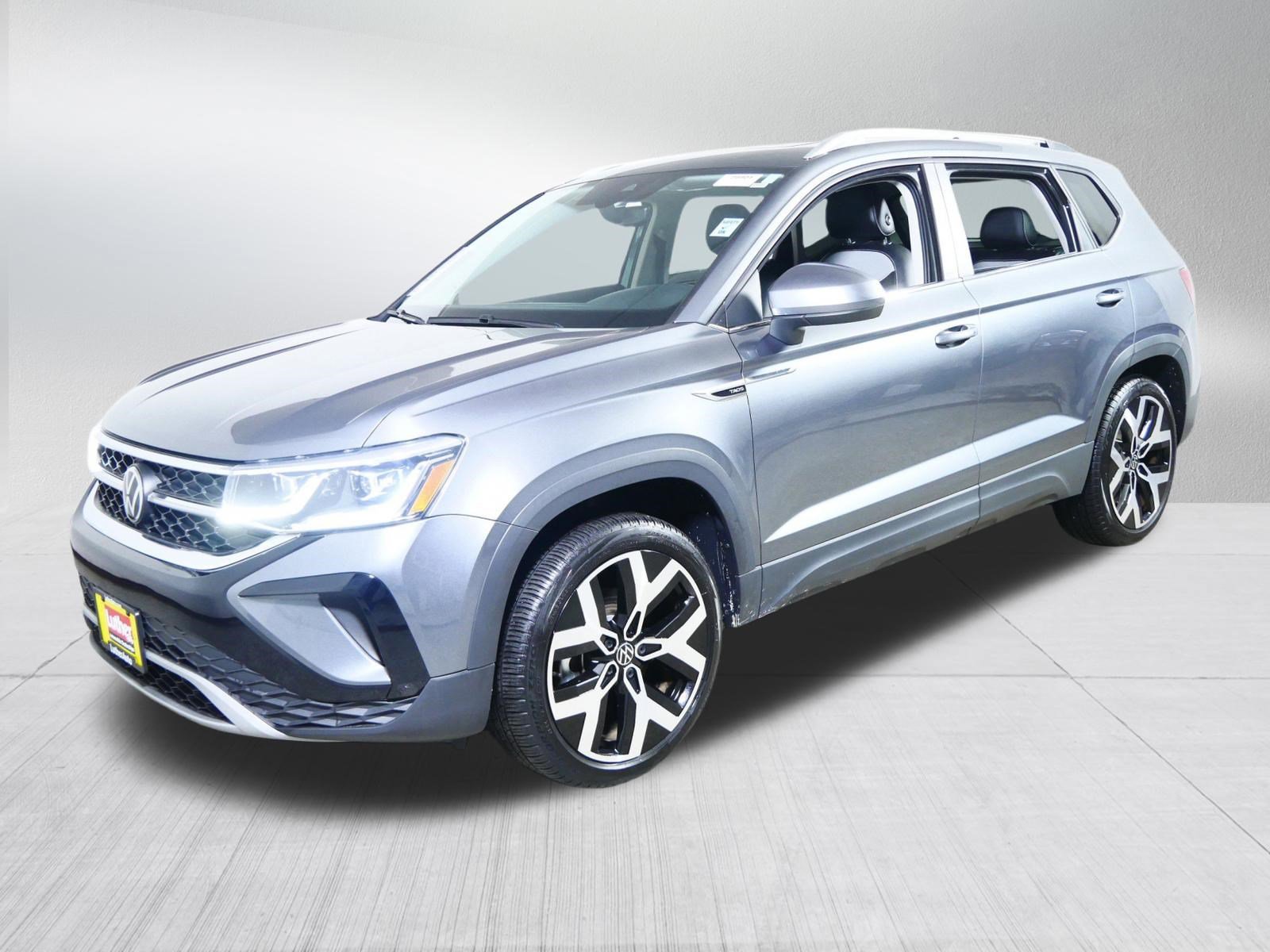 Used 2023 Volkswagen Taos SEL image 3