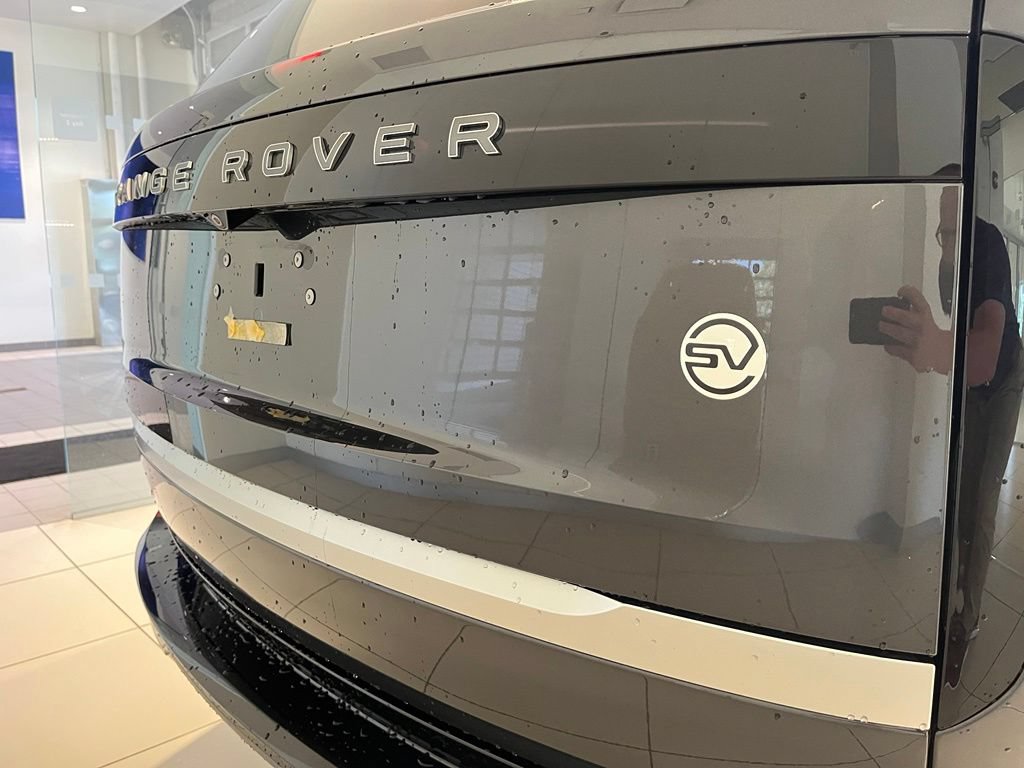 Used 2024 Land Rover Range Rover SV AWD/4WD image 16