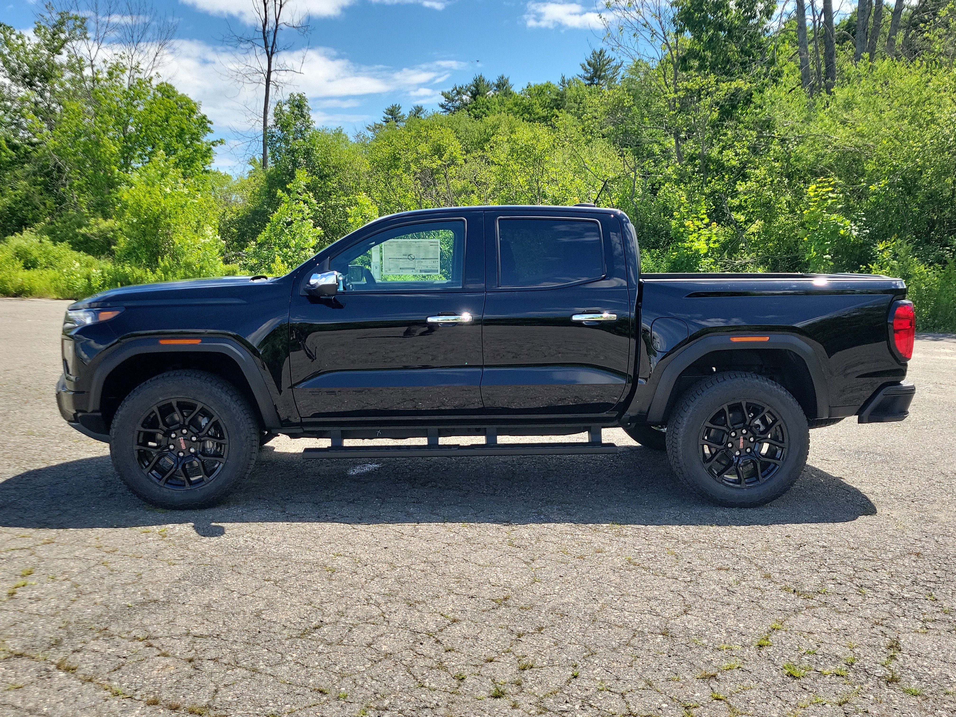 New 2026 GMC Canyon Denali w/ LPO, Denali Black Edition AWD/4WD image 2