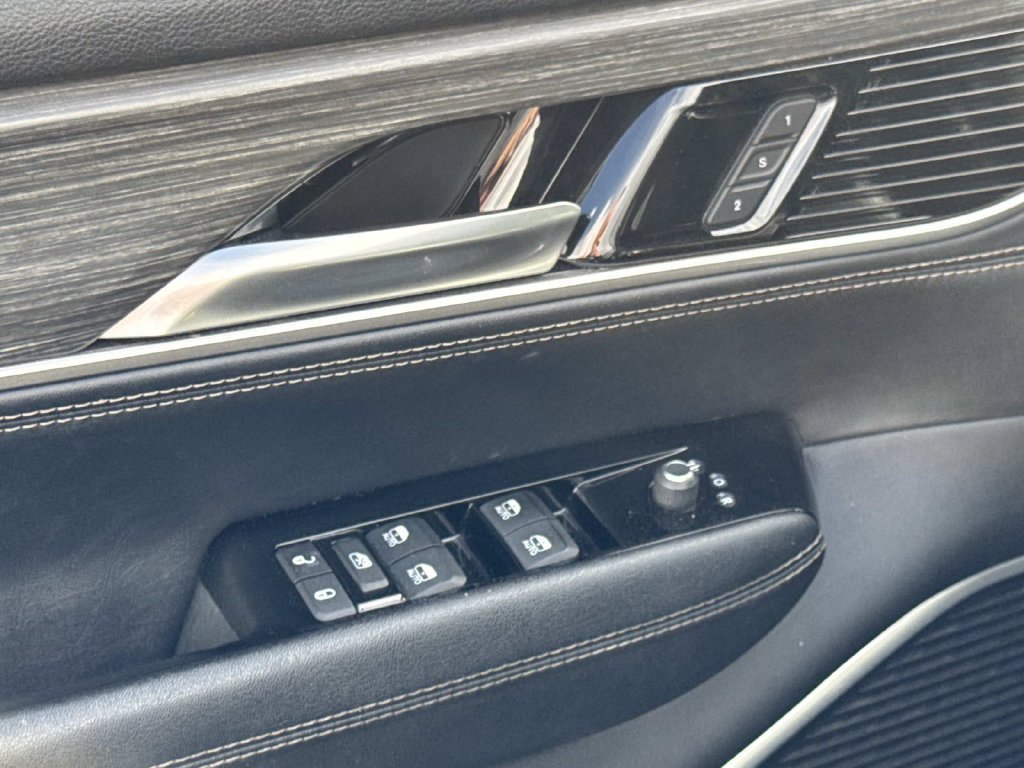 Used 2024 Jeep Wagoneer Series II RWD image 19