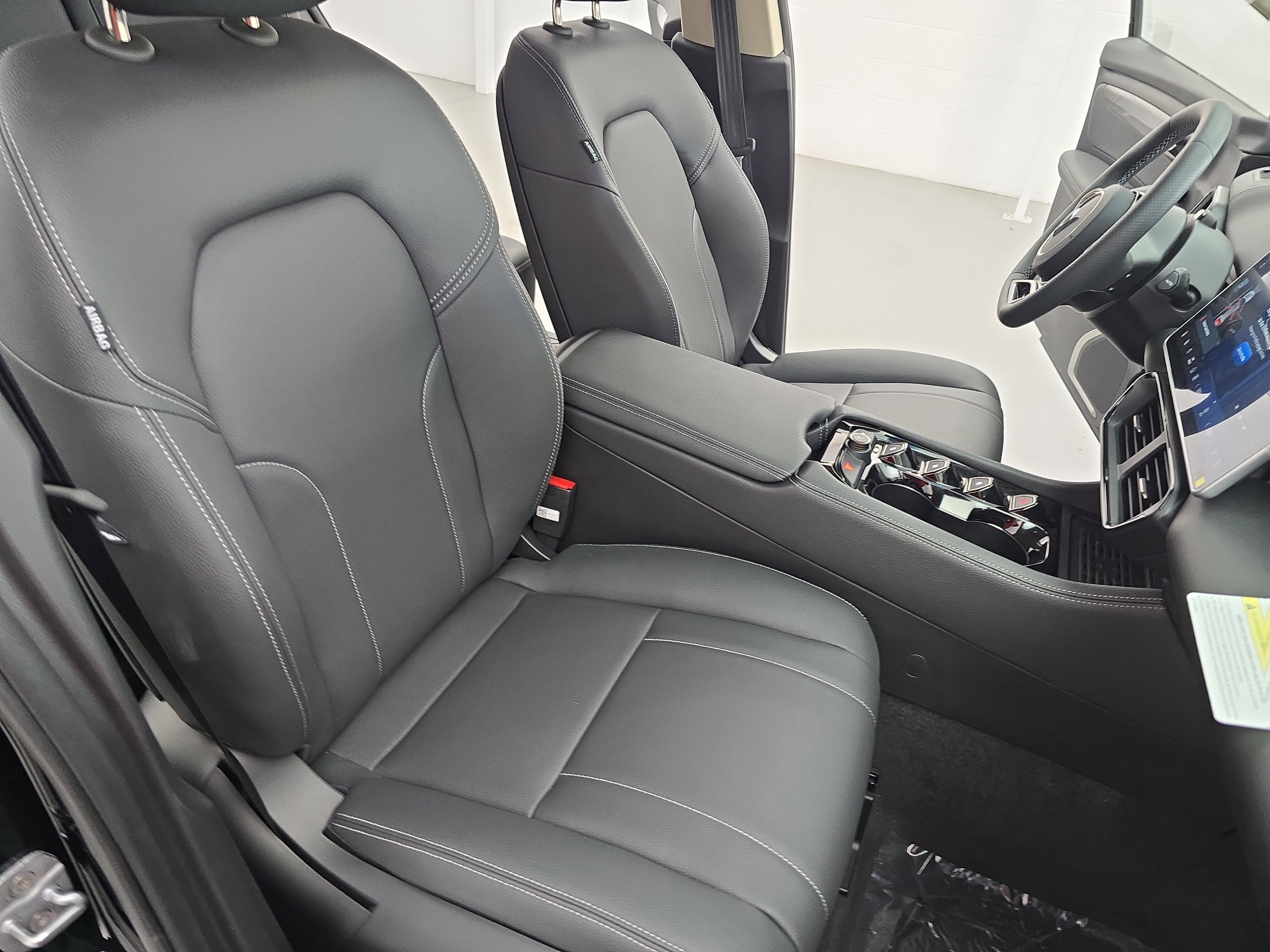 New 2025 VinFast VF 8 Eco image 10