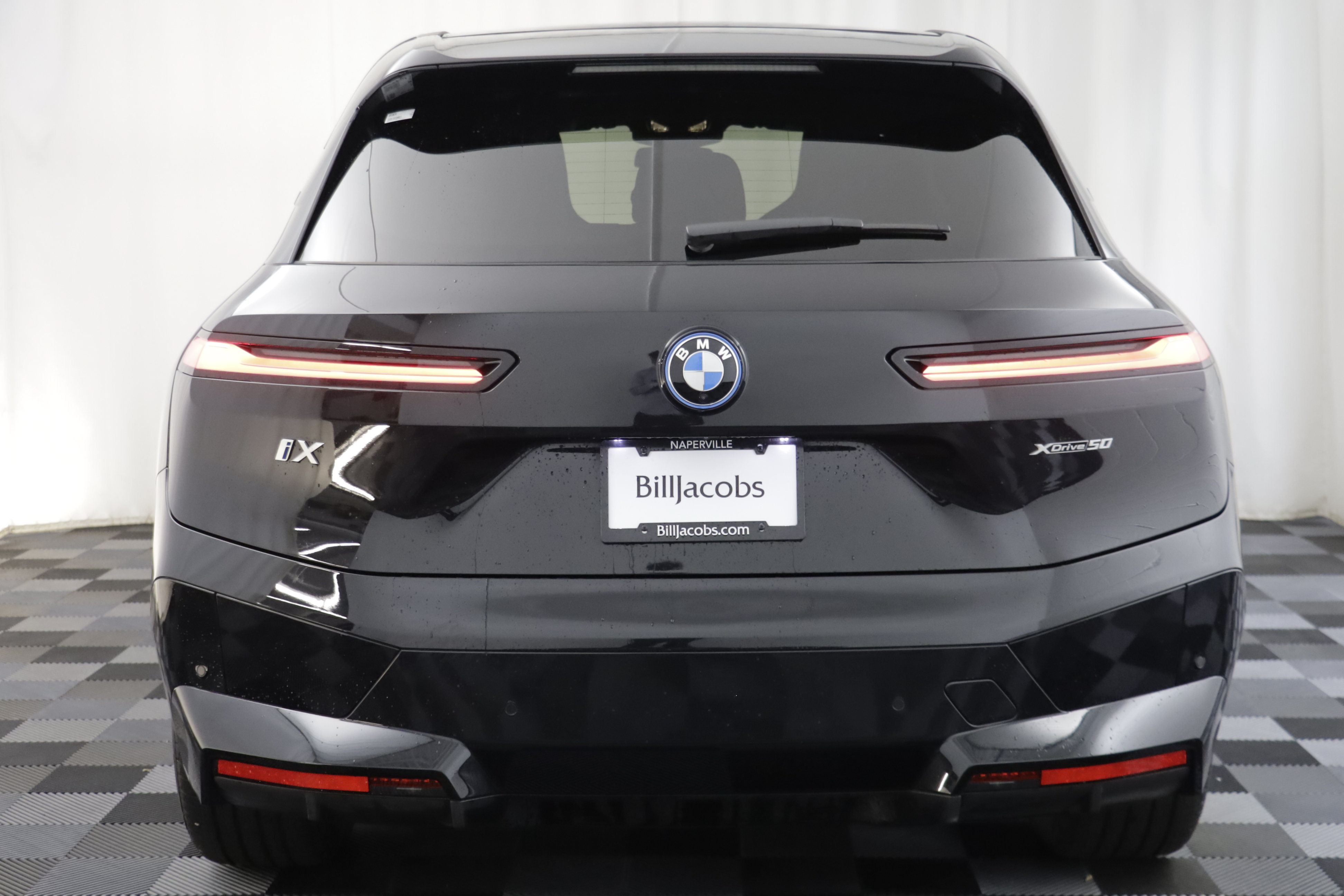 Used 2024 BMW iX xDrive50 w/ Premium Package AWD/4WD image 16