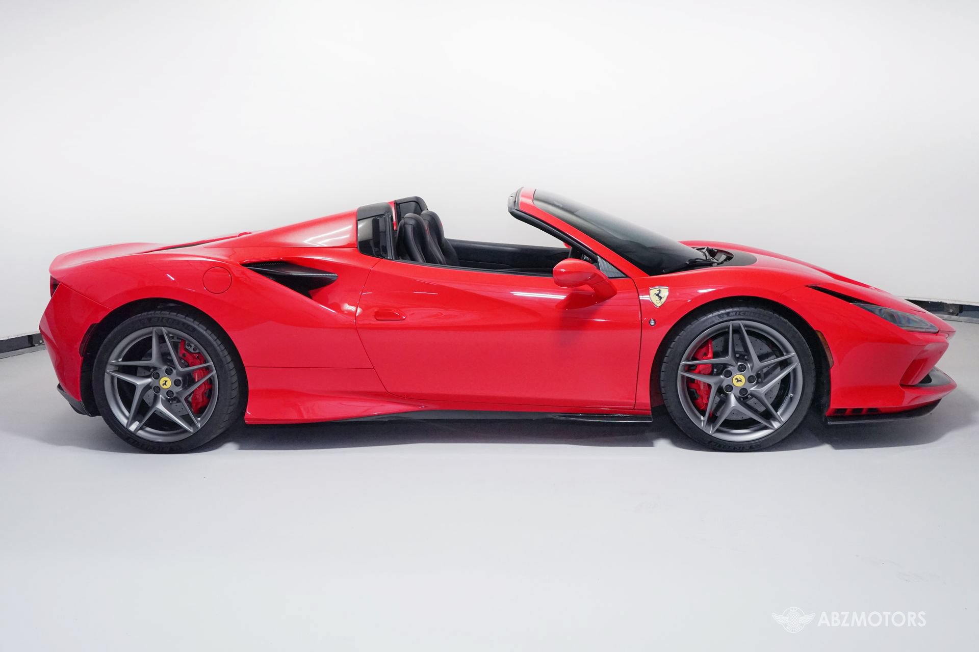 Used 2021 Ferrari F8 Tributo RWD image 3