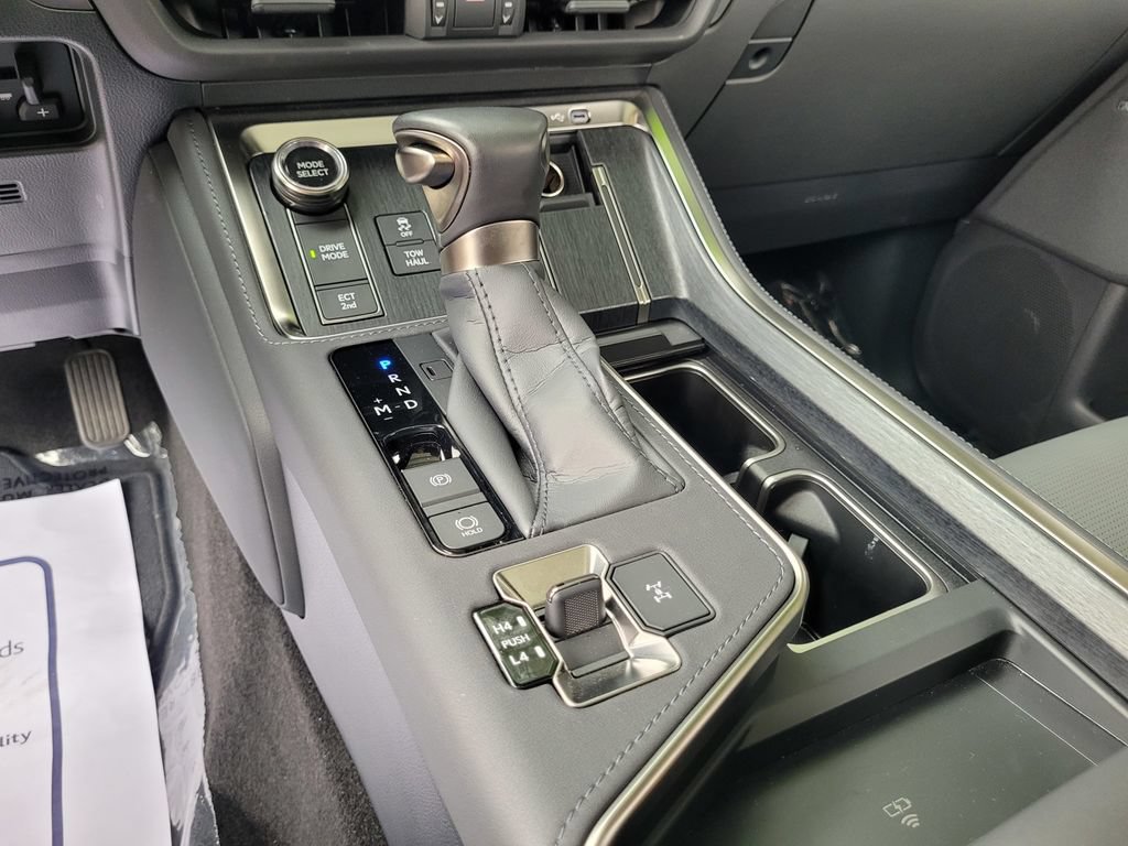 Used 2026 Lexus GX 550 w/ Accessory Package (31) AWD/4WD image 22