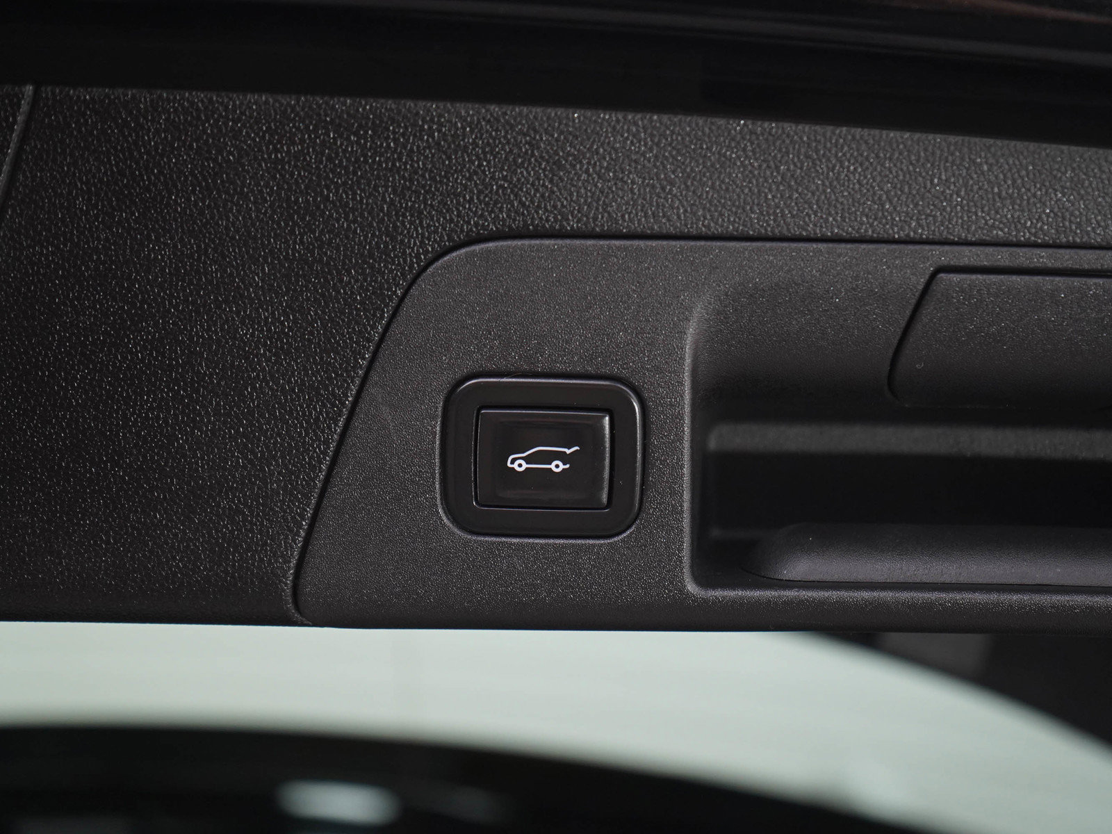 Used 2021 Buick Envision Essence AWD/4WD image 17