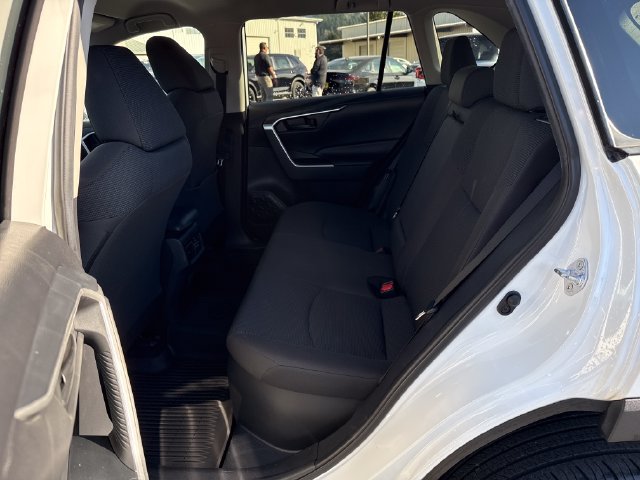 Used 2020 Toyota RAV4 LE AWD/4WD image 16