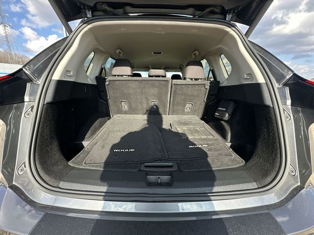 Used 2024 Nissan Rogue SV image 28