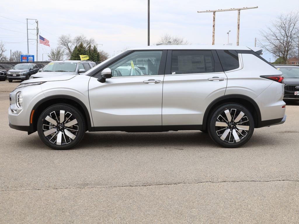 New 2025 Mitsubishi Outlander SE image 6