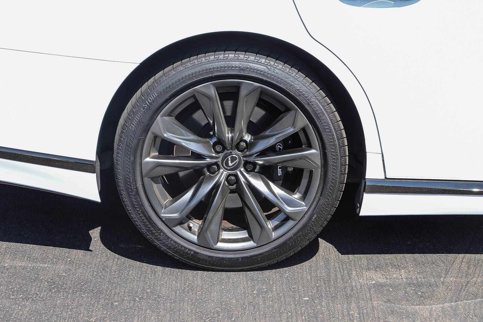 Used 2018 Lexus LS 500 F Sport w/ Accessory Package (Z2) RWD image 9
