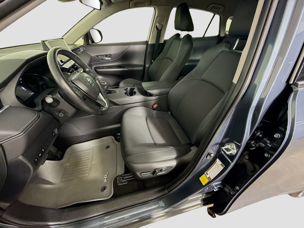 Used 2023 Toyota Venza LE AWD/4WD image 14