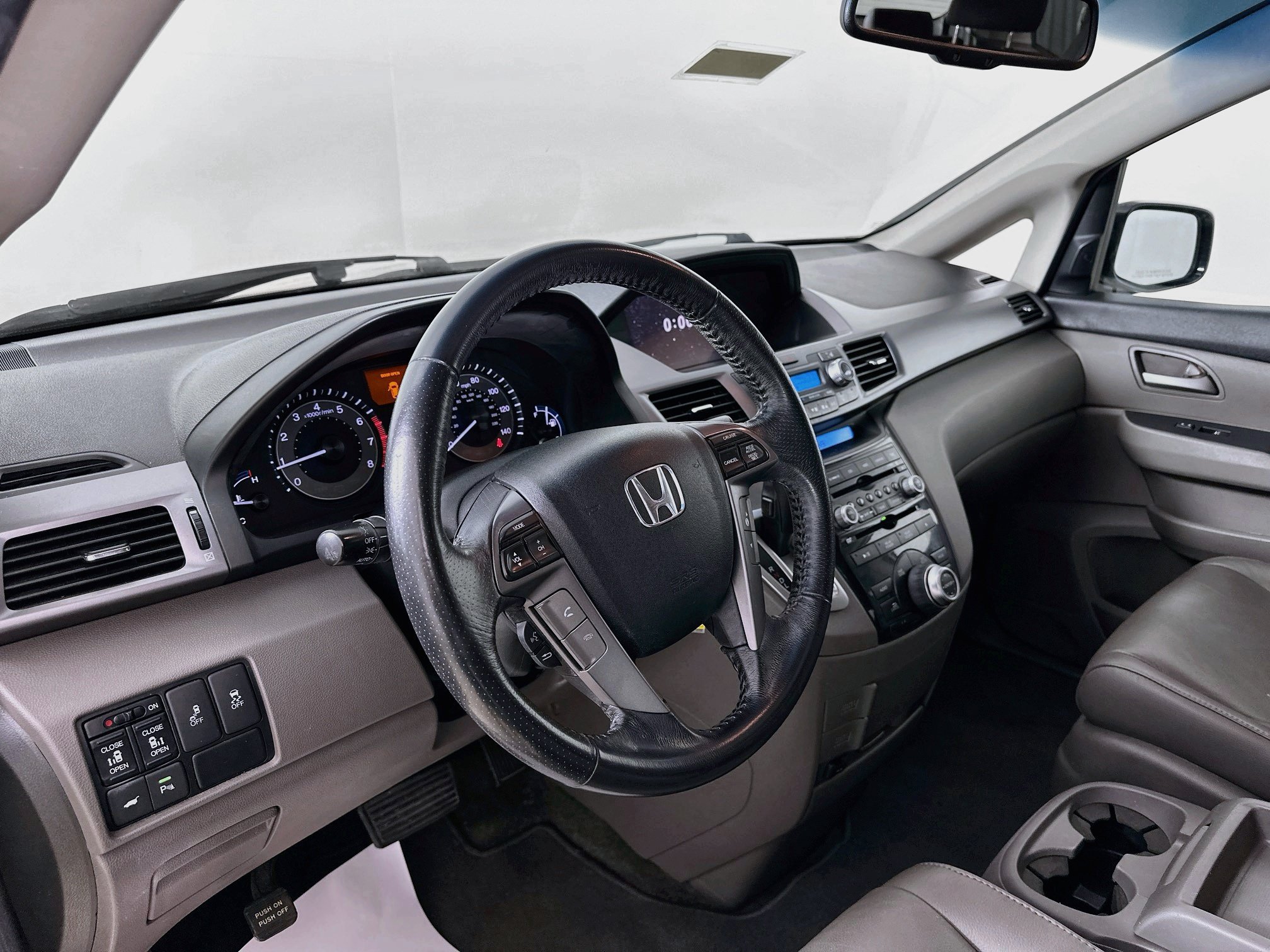 Used 2013 Honda Odyssey Touring Elite image 9