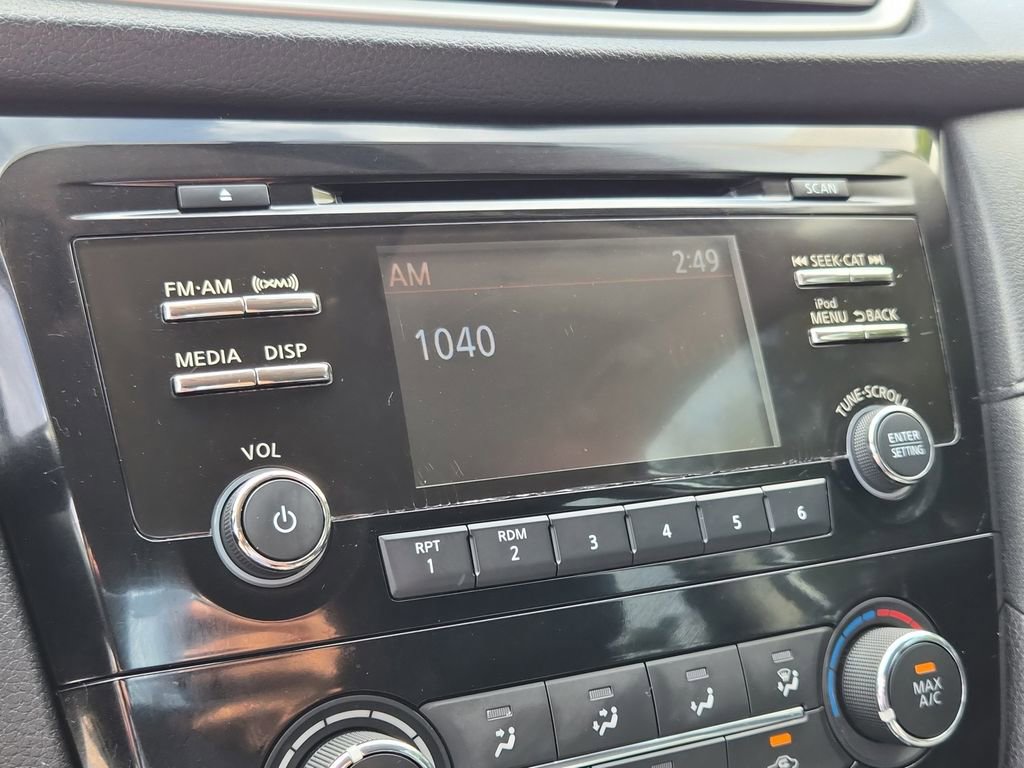 Used 2017 Nissan Rogue S image 28