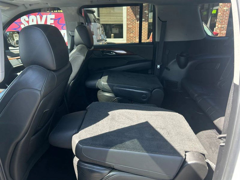 Used 2019 Cadillac Escalade ESV Luxury AWD/4WD image 17