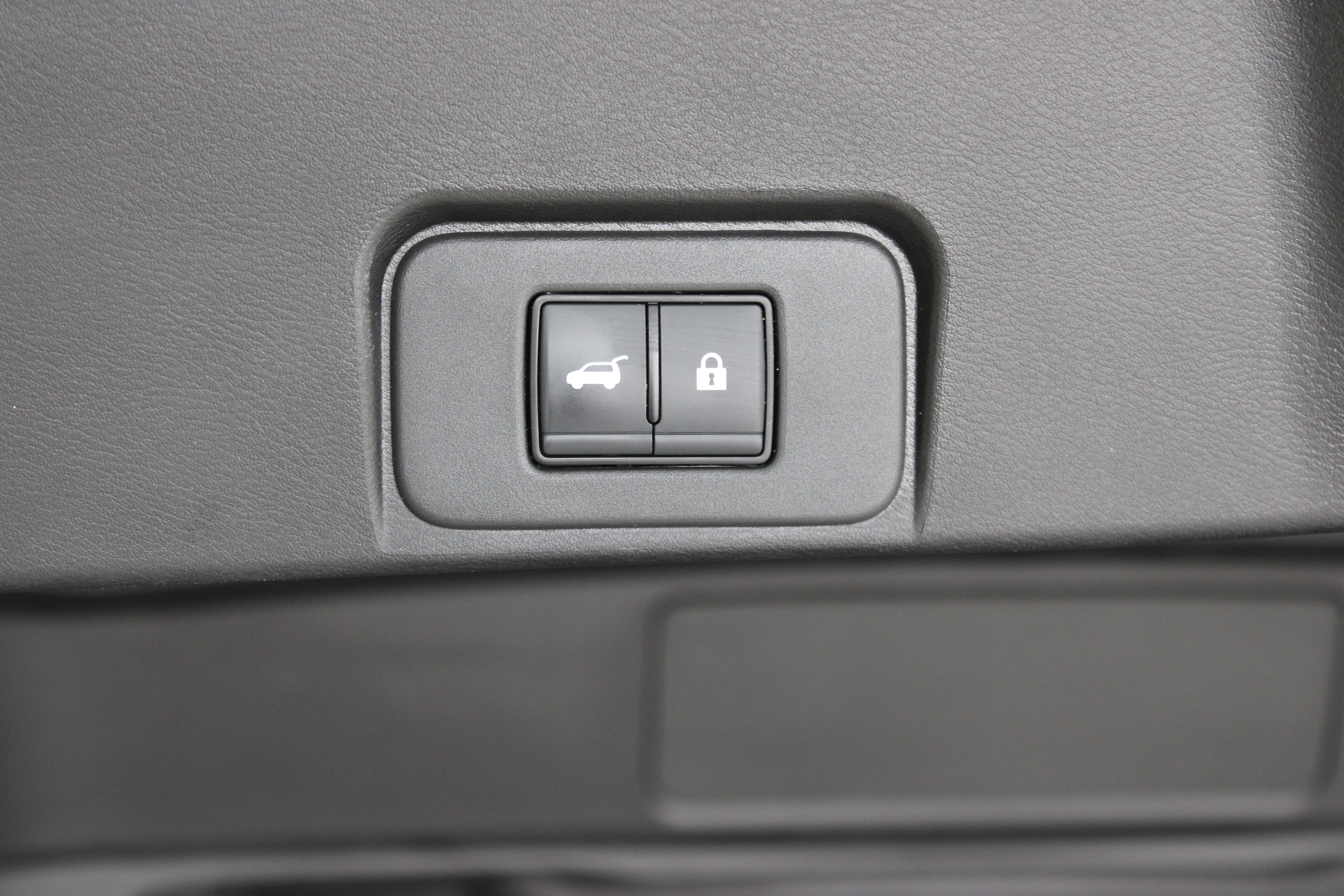 Used 2025 Nissan Rogue SV FWD image 31