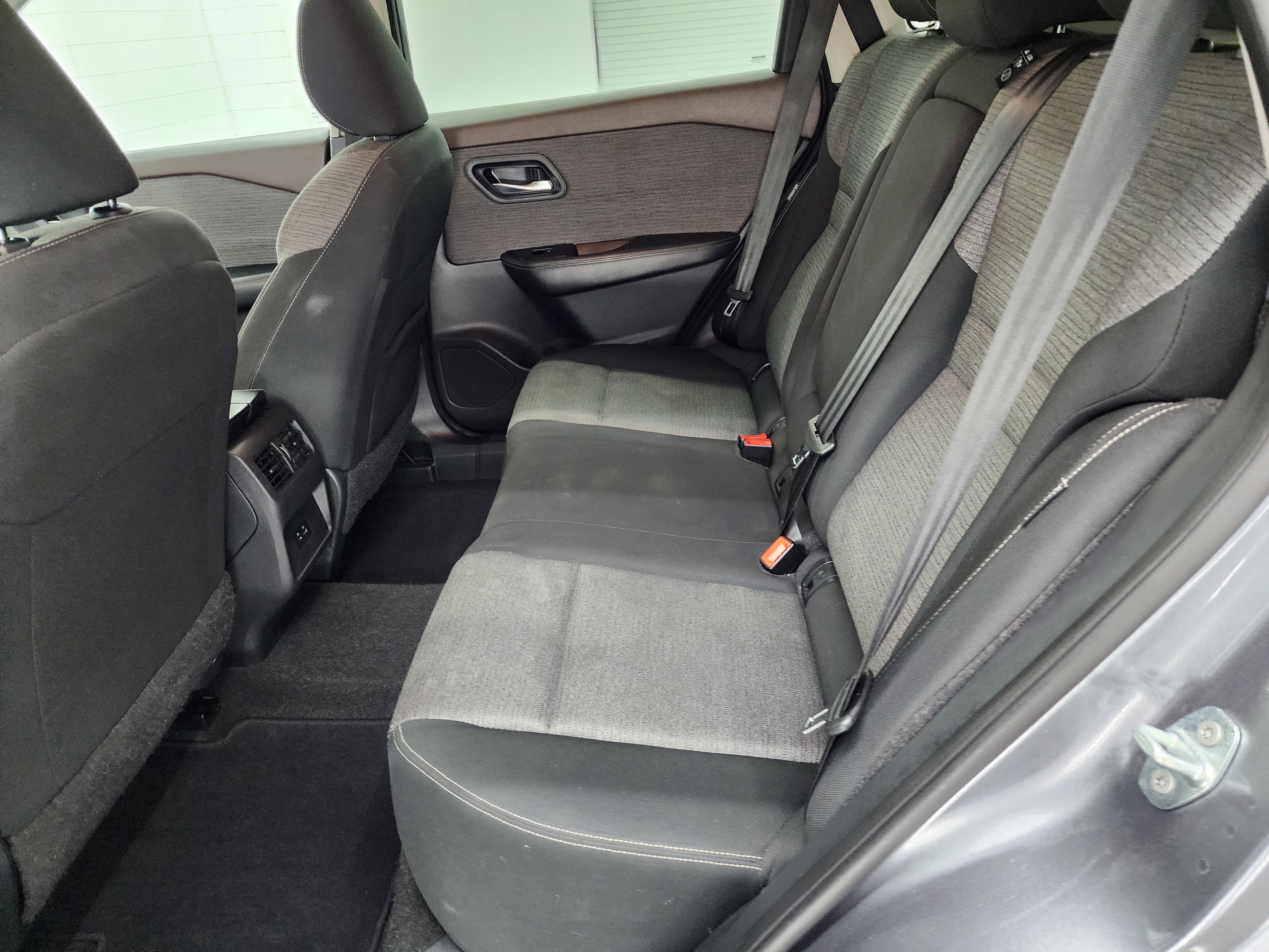 Used 2023 Nissan Rogue SV image 9