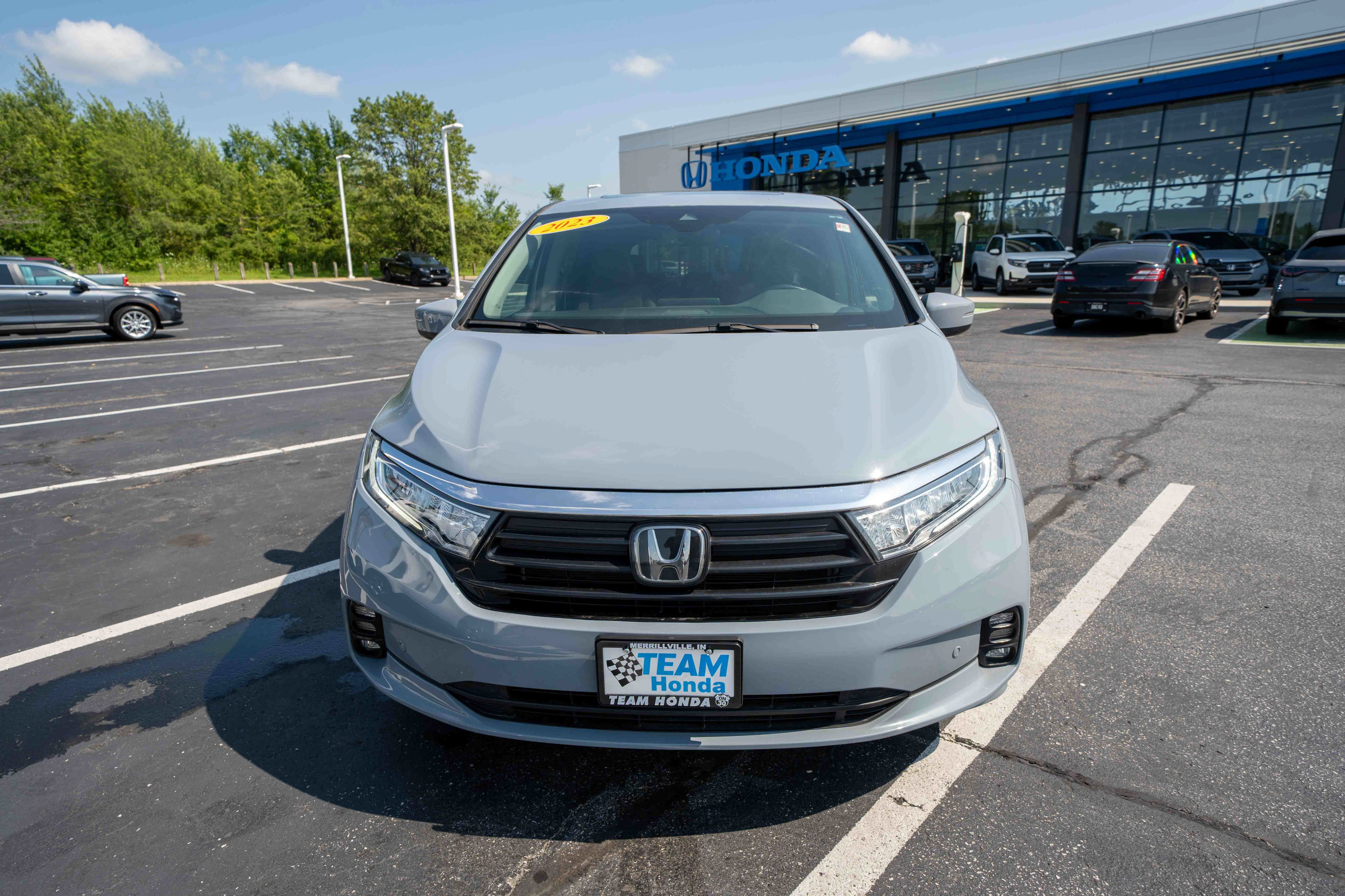 Used 2023 Honda Odyssey Touring image 2