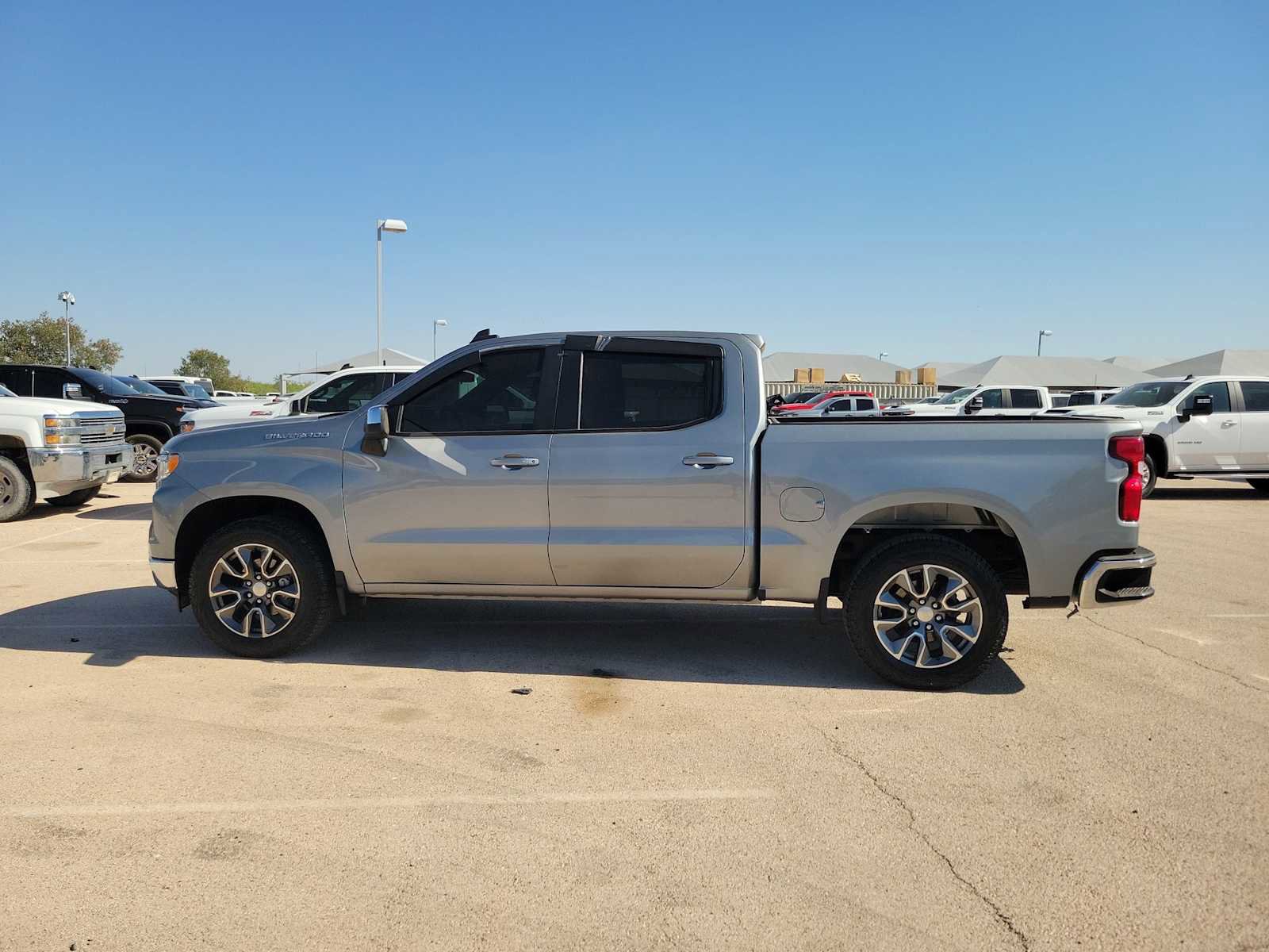 Used 2023 Chevrolet Silverado 1500 LT AWD/4WD image 5