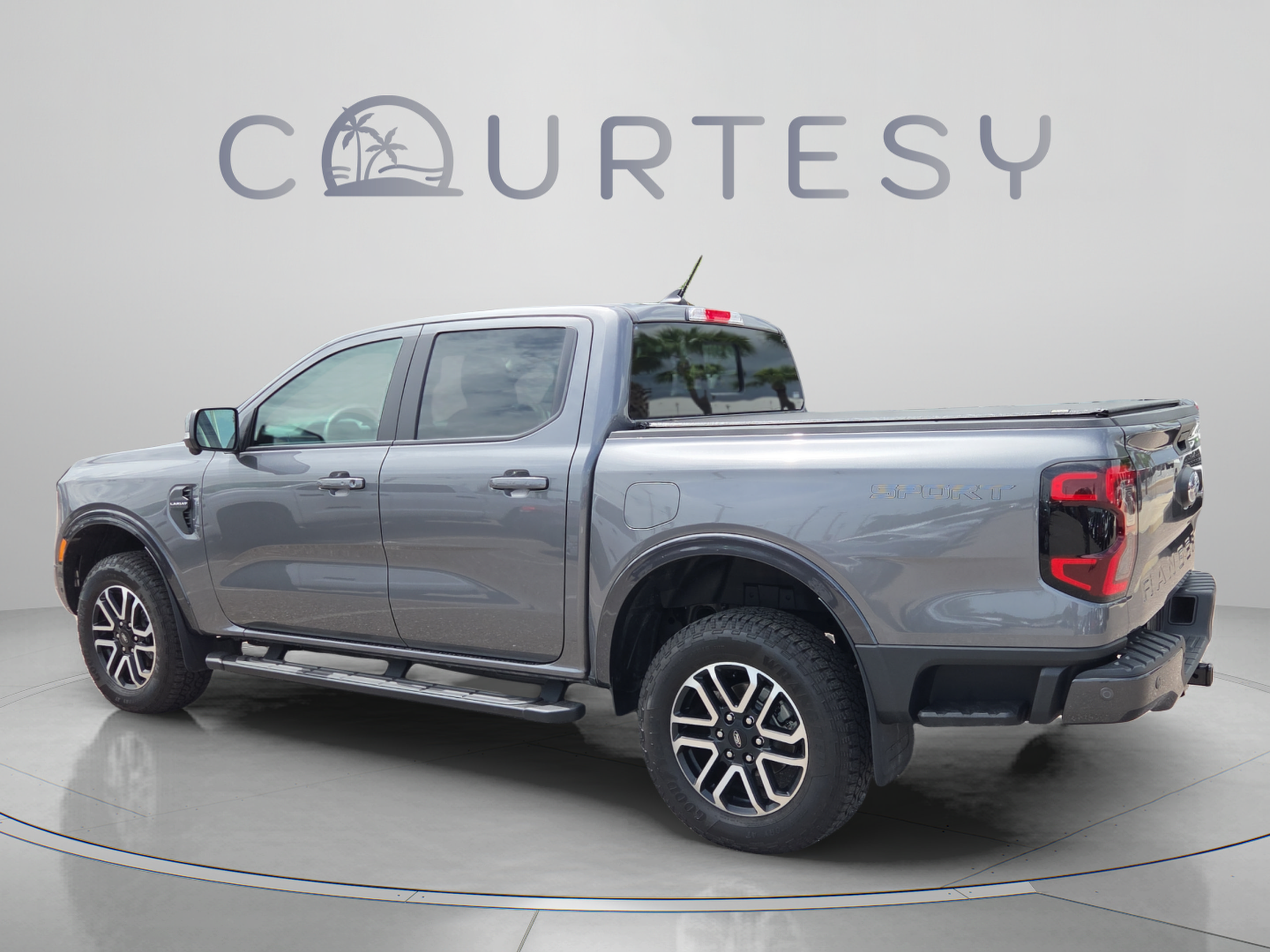 Used 2024 Ford Ranger Lariat w/ Trailer Tow Package RWD image 3