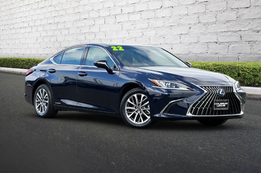 Used 2022 Lexus ES 300h w/ Accessory Package 2 FWD image 2