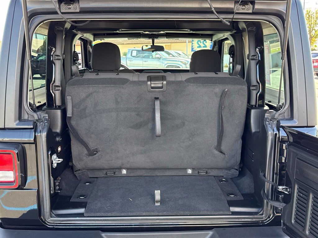Used 2022 Jeep Wrangler Sport AWD/4WD image 16