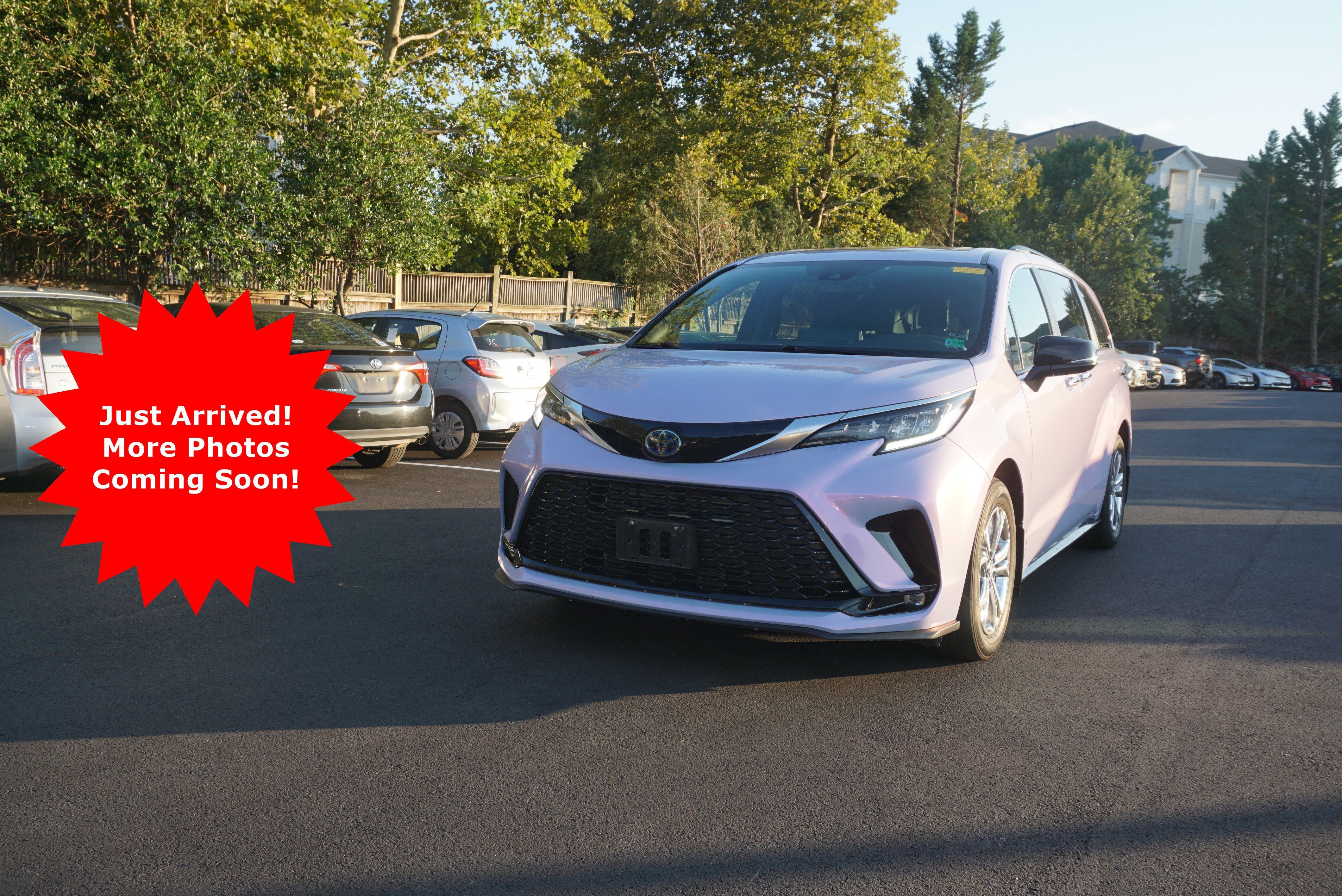 Used 2023 Toyota Sienna XSE AWD/4WD image 1