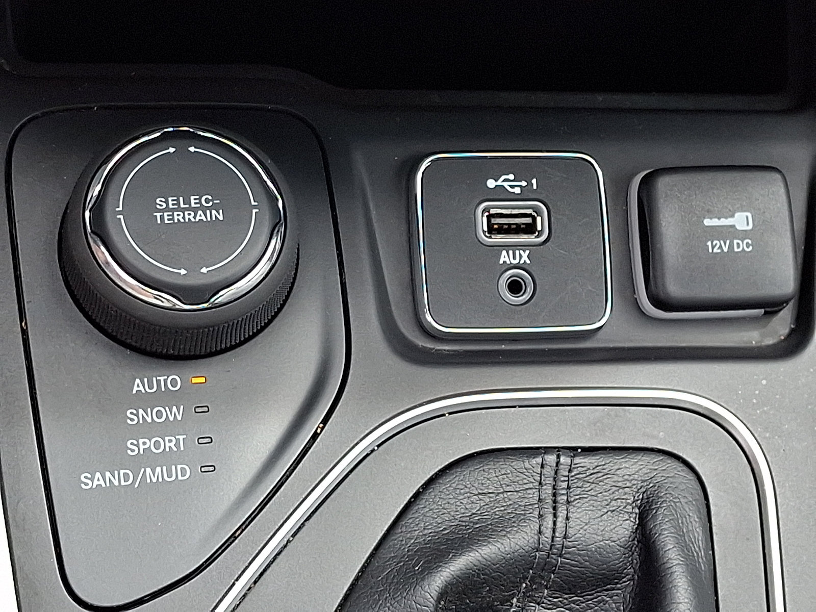 Used 2022 Jeep Cherokee Latitude Lux w/ Sun & Sound Group AWD/4WD image 26
