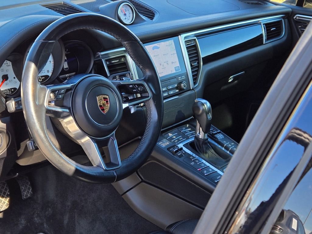 Used 2017 Porsche Macan Turbo image 4