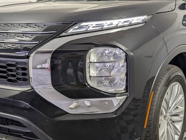 Used 2024 Mitsubishi Outlander ES image 2