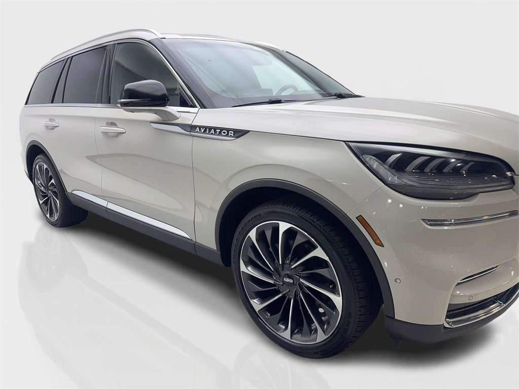 Used 2022 Lincoln Aviator Reserve w/ Equipment Group 201A image 12