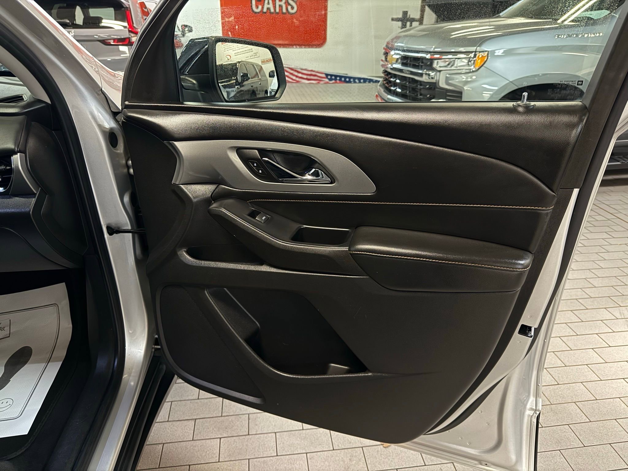 Used 2021 Chevrolet Traverse LS w/ LPO, Blackout Package FWD image 12