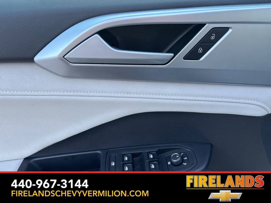 Used 2025 Volkswagen Taos SE image 14